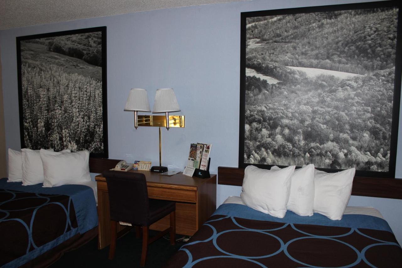 מלון איסט סטרודסבורג Super 8 By Wyndham Stroudsburg מראה חיצוני תמונה